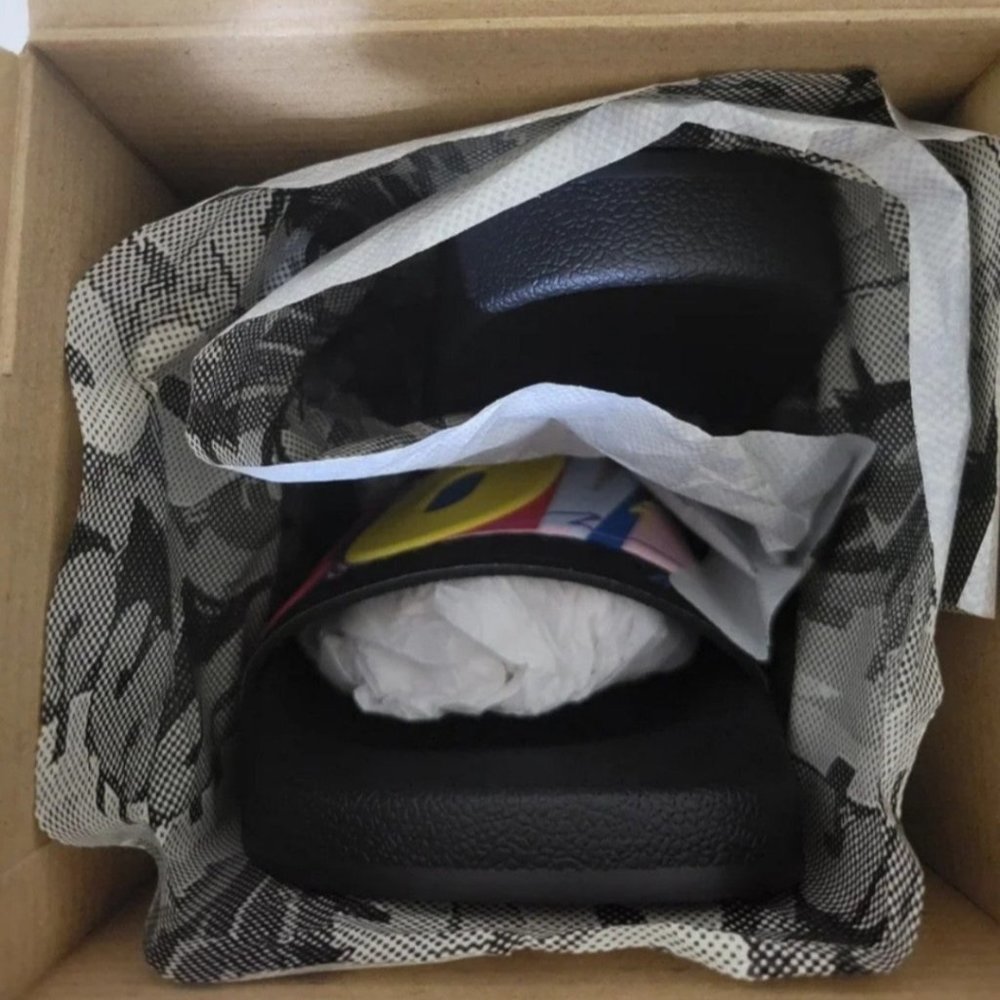 Mens Adidas Originals Adilette Pride LOVE UNITES Slides Slip Ons + Box Size 11 - Picture 2 of 5